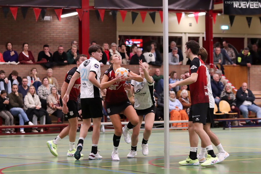 DOS’46/VDK Groep 2 – HKC/Creon Kozijnen 2 21 december 2024